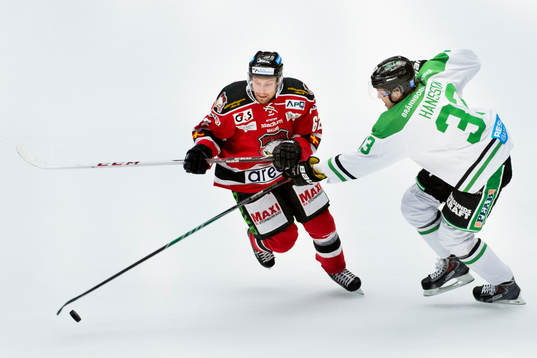 Malmö Redhawks Jens Jakobs och Rögles Niklas Hansson