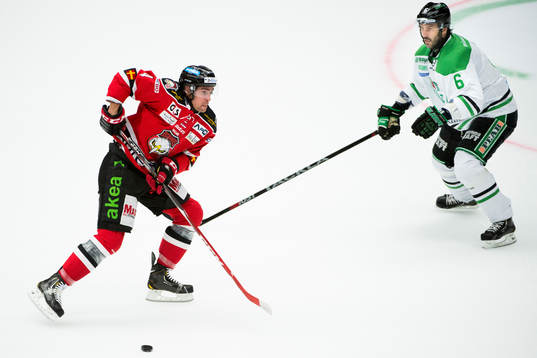 Malmö Redhawks Nils Bergström och Rögles Andreas Lilja