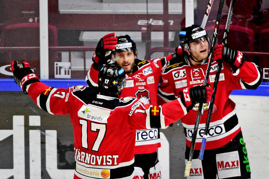 Malmö Redhawks Fredrik Storm firar 2-1 med Joey Tenute och