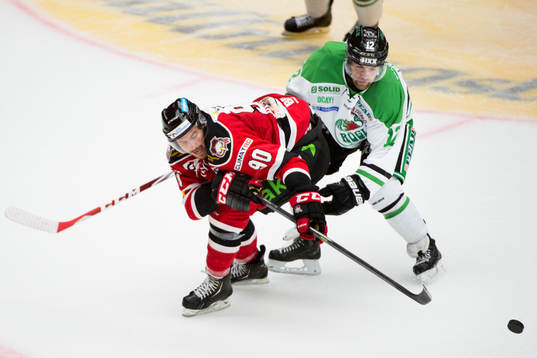 Malmö Redhawks Mattias Persson och Rögles Jack Connolly