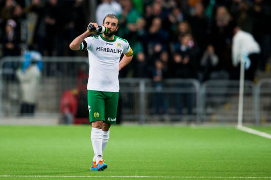 Hammarbys Kennedy Bakircioglu tar en vattenpause