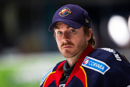 Djurgårdens målvakt Mikael Tellqvist  ser besviken ut