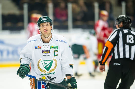 Färjestads Ole-Kristian Tollefsen och Domare Morgan