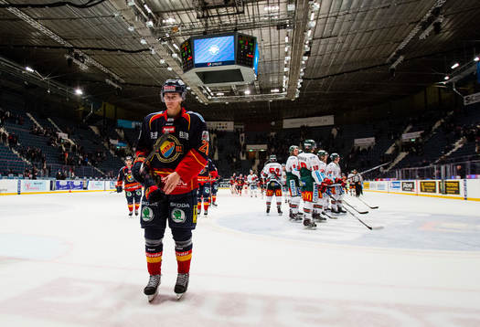 Djurgårdens David Rundqvist deppar när han åker av isen