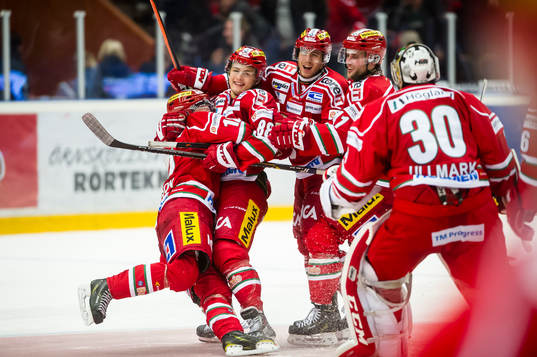 Modos Victor Olofsson sätter sin straff och hyllas