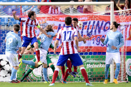 Atletico Madrids Diego Godin nickar in 4-0