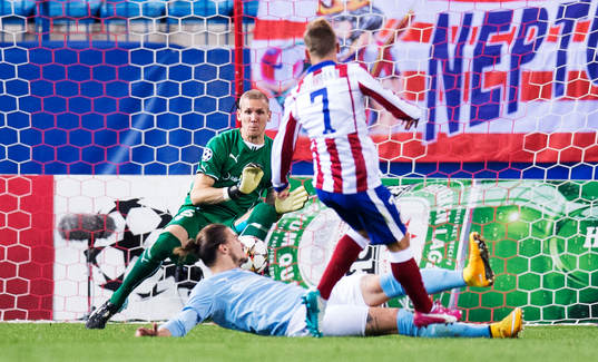 s målvakt Robin Olsen släpper in 3-0 från Atletico