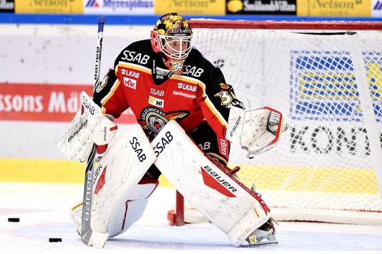 Luleås målvakt Joel Lassinantti  på uppvärmningen