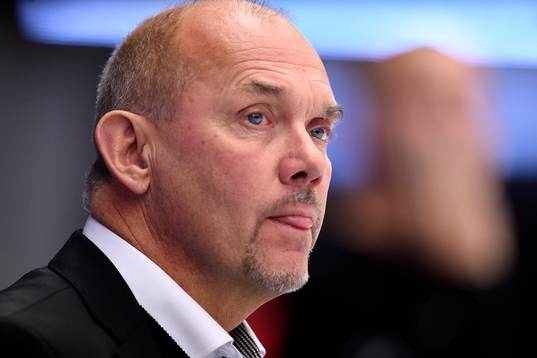 Örebros huvudtränare Kent Johansson på uppvärmningen