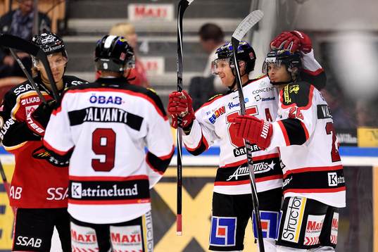Örebros Brian Willsie (v) och Tim Wallace (h) jublar
