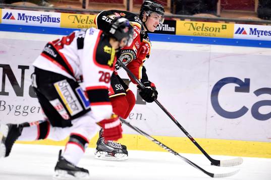 Luleås Dean Kukan med pucken