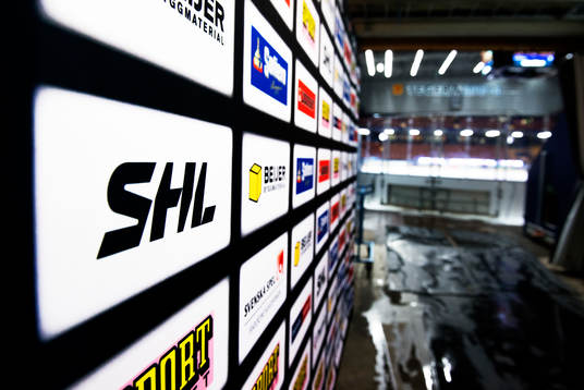 Bakgrundsvägg för tv-intervjuer inne på Tegera Arena