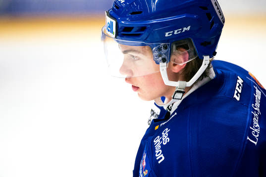 Leksands Oskar Lang före ishockeymatchen i SHL mellan