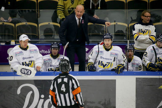 Hv71s tränare Andreas Johansson var arg