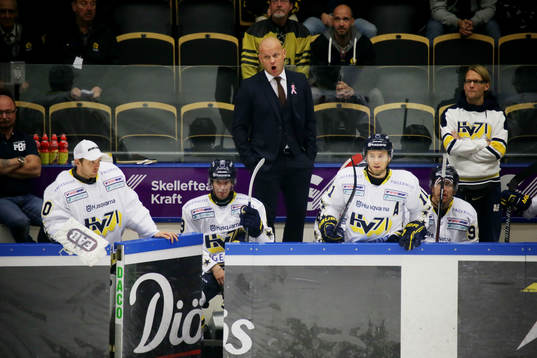 Hv71s tränare Andreas Johansson var arg