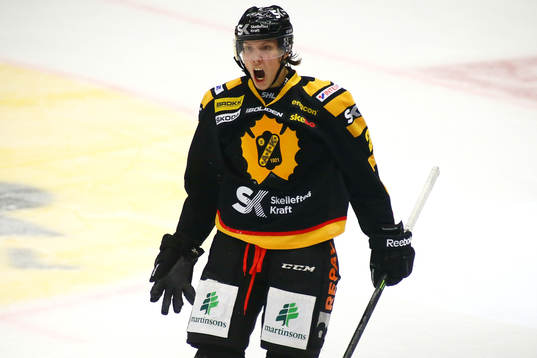 Skellefteås Oscar Sundqvist  jublar