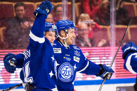 Leksands Jens Bergenström och Fabian Brunnström jublar