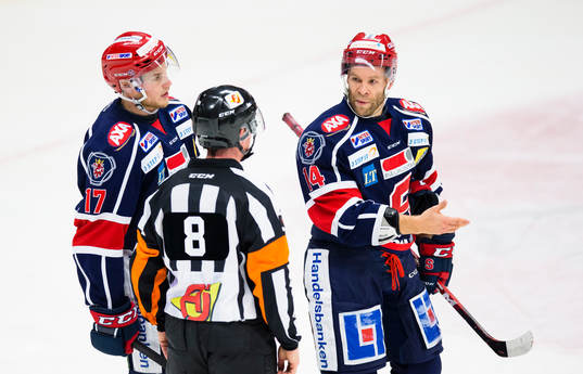Södertäljes Jonas Engström  och Robert Carlsson (h)