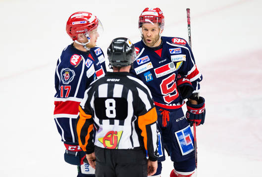 Södertäljes Jonas Engström  och Robert Carlsson (h)