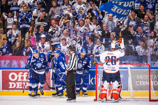 Stefan Steen, målvakt i Växjö, deppar medan Leksands