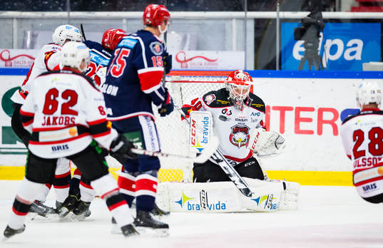Malmö Redhawks målvakt Pontus Sjögren  med en räddning