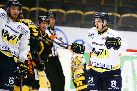 Hv71s Ted Brithén jublar