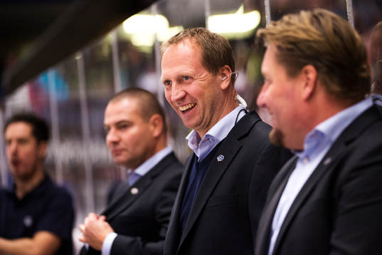 Leksands assisterande tränare Jonas Levén jublar