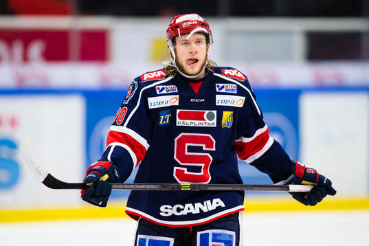 Södertäljes Christopher Aspeqvist  ser deppig ut