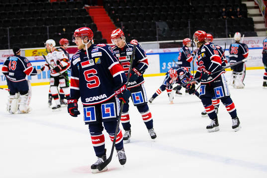 Södertäljes Jonathan Carlsson och Pär Edblom ser deppiga