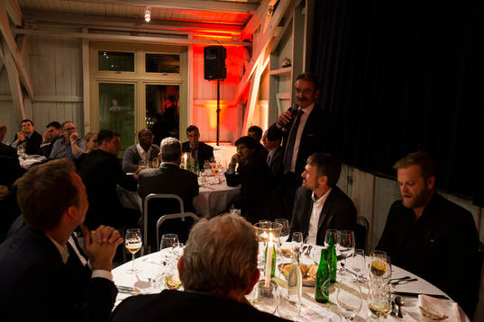 S ordförande Frederic Thiriez håller tal