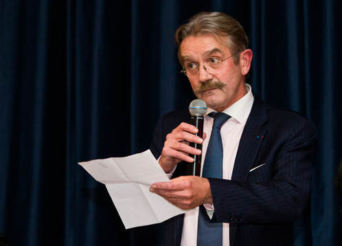 S ordförande Frederic Thiriez håller tal