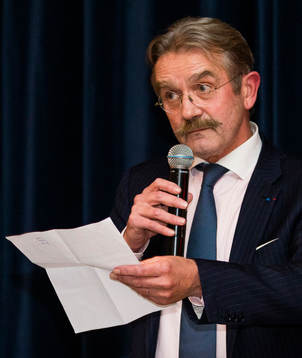 S ordförande Frederic Thiriez håller tal