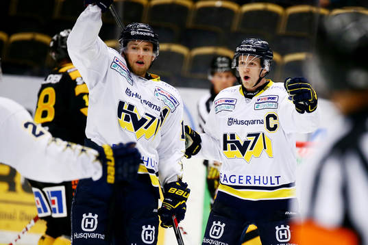 Hv71s Calle Ridderwall  och Ted Brithén jublar