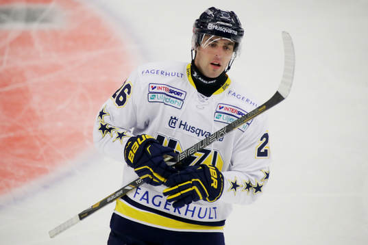 Hv71s Riley Holzapfel
