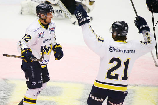 Hv71s Patrik Carlsson och Daniel Norbe jublar