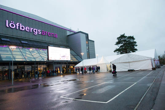 Löfbergs Arena med mat- och öltält