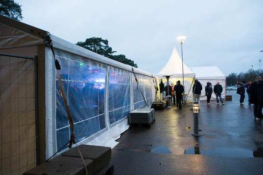 Löfbergs Arena med mat- och öltält