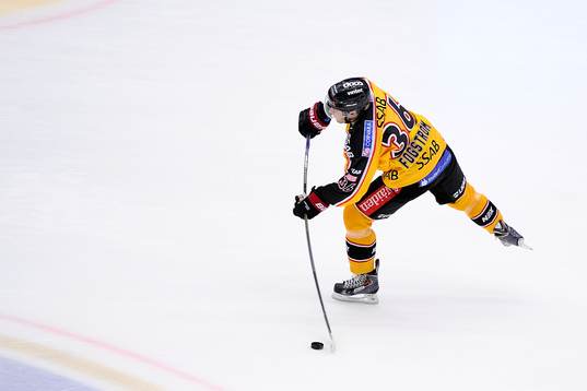 Luleås Niklas Fogström på uppvärmningen