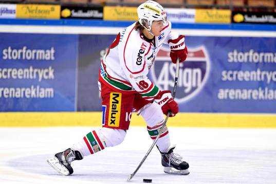 Modos William Nylander tar skott