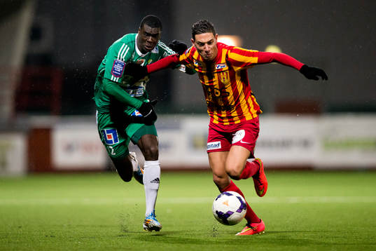 Ljungskiles Ken Sema och Syrianskas Gabriel Somi