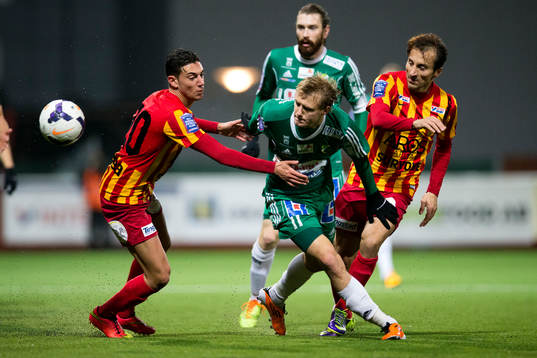 Ljungskiles Jakob Olsson  och Syrianskas Gabriel Somi och