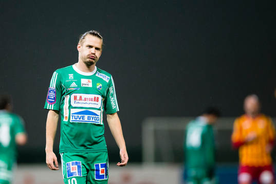 Ljungskiles Jonas Lindberg ser deppig ut