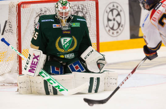 Djurgårdens David Rundqvist skjuter på Färjestads
