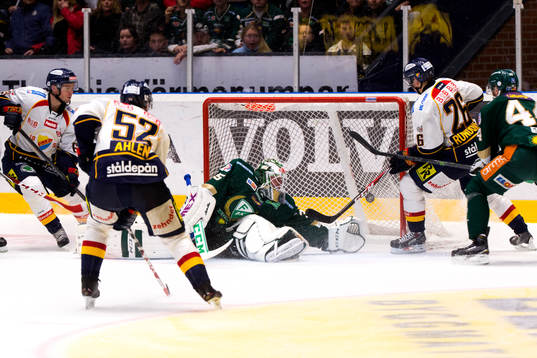 Djurgårdens David Rundqvist sätter pucken bakom
