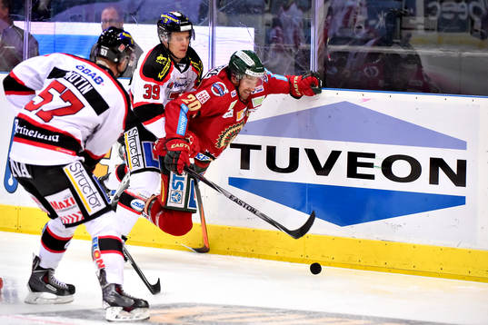 Örebros Ville Viitaluoma och Frölundas Joel Lundqvist