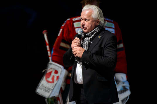 Frölundas ordförande Mats Grauers håller en tuts stund