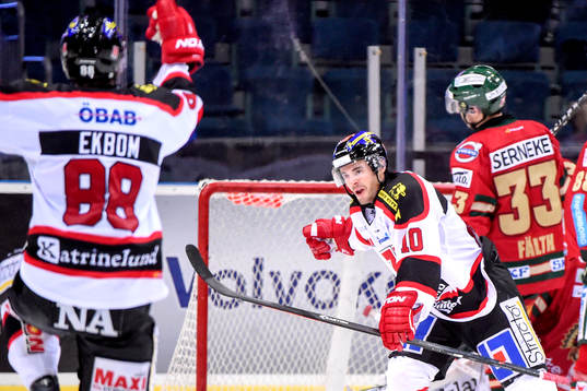 Örebros Derek Ryan jublar