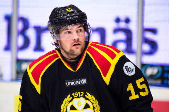 Brynäs Simon Bertilsson före ishockeymatchen i SHL mellan