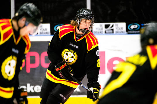 Brynäs Lucas Carlsson före ishockeymatchen i SHL mellan