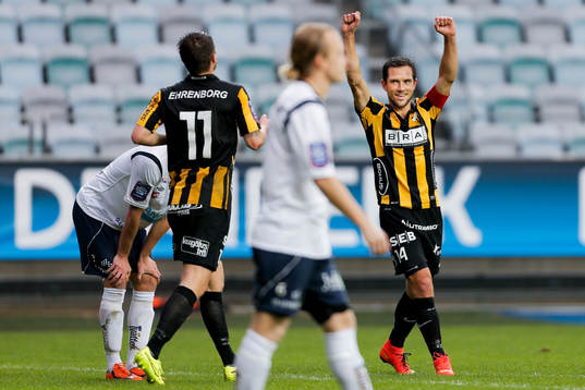 Häckens Martin Ericsson jublar